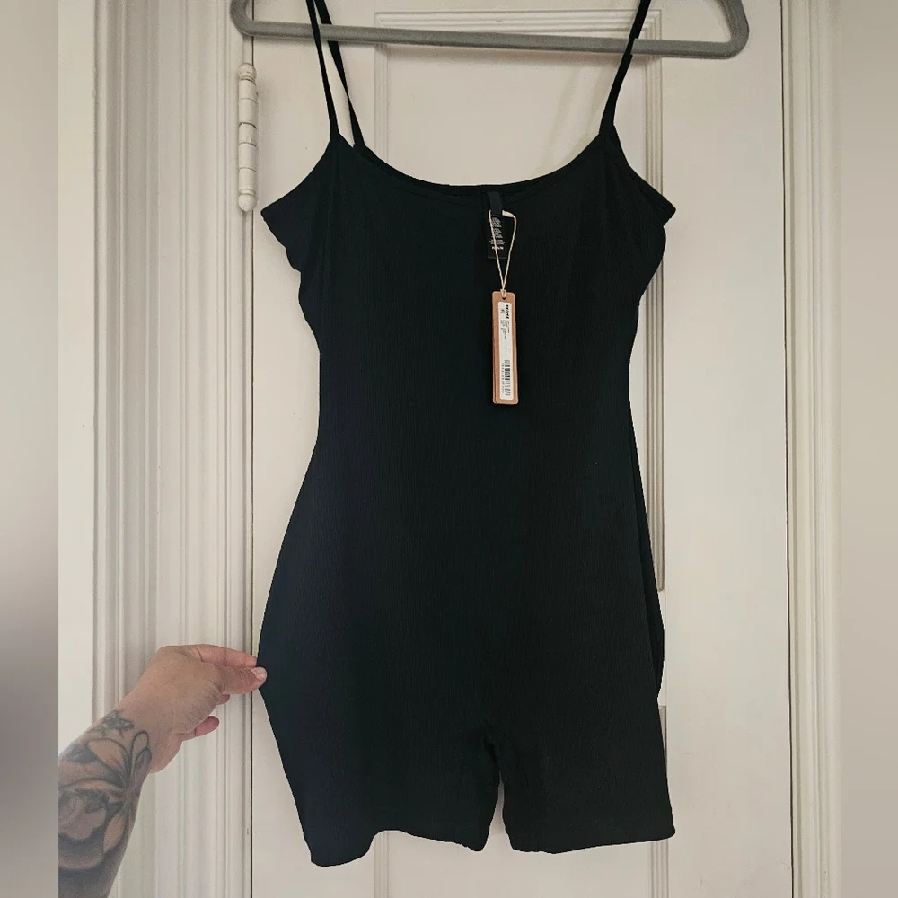 SKIMS Onsie - Picture 4 of 5